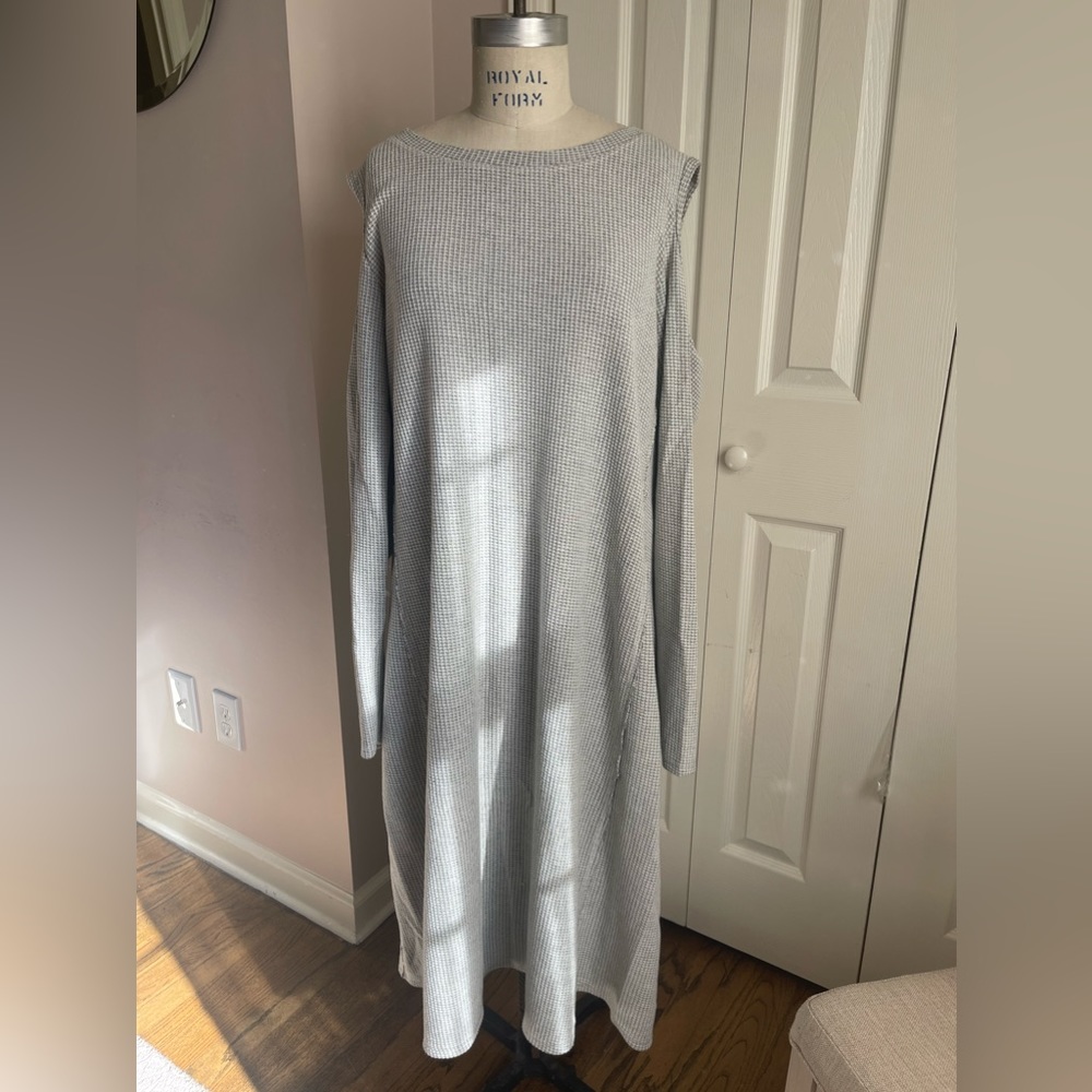 Comfy and Sporty dress with peek a boo shoulders.  Can be dressed up or down 😊